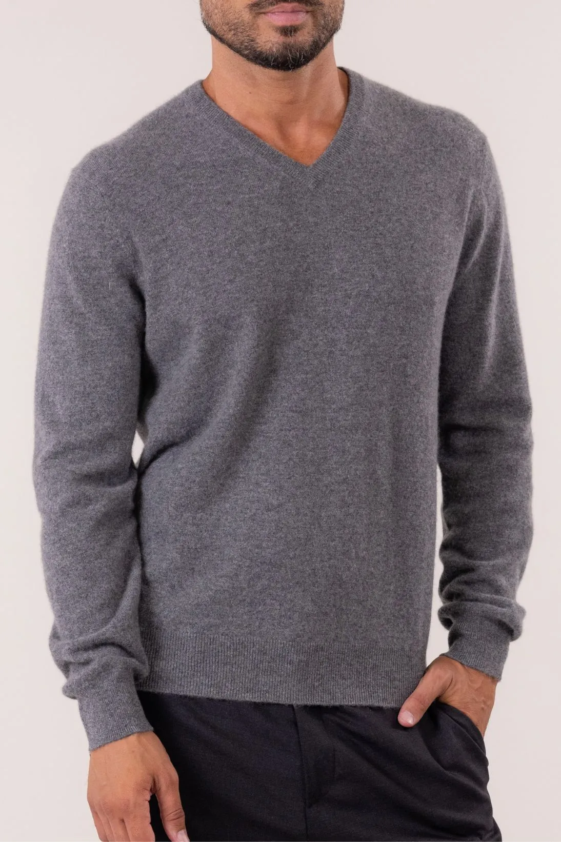 CLASSIC V-NECK SWEATER